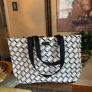 UGG shoulder Tote Bag Black and White signature NWOT
